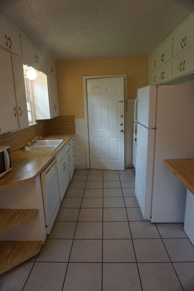 2513 43rd St - Photo 5 of 10