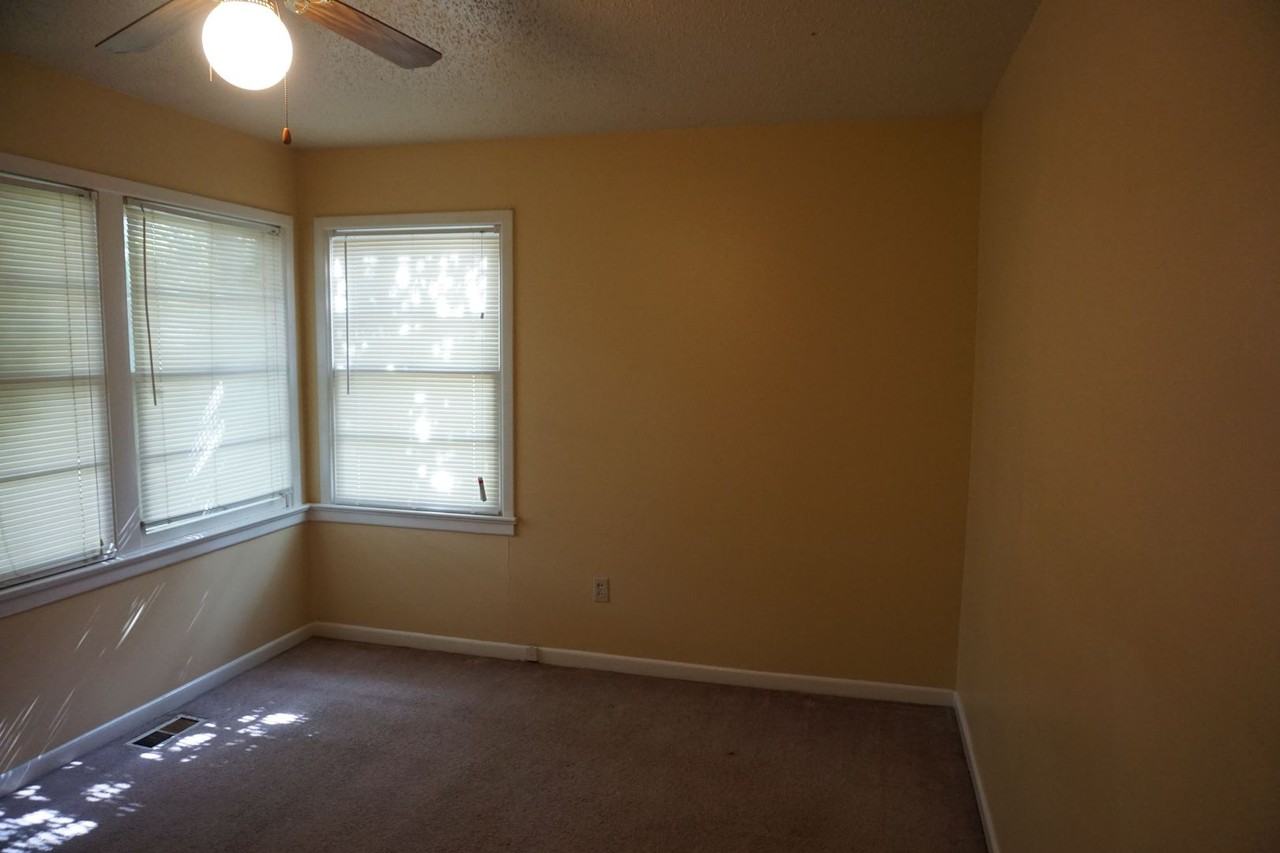 2513 43rd St - Photo 7 of 10