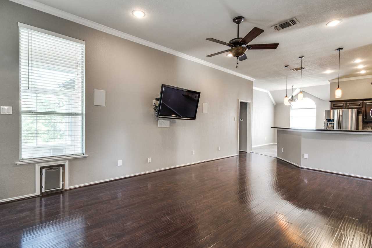 1214 Sandhurst Ct - Photo 3 of 23