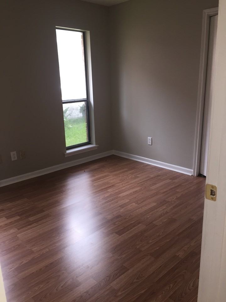 134 Sandest Dr - Photo 3 of 13