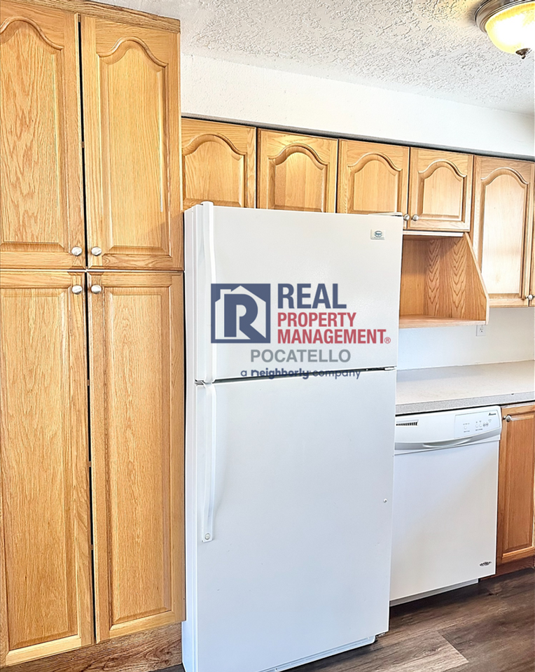 3919 Nora St - Photo 4 of 24