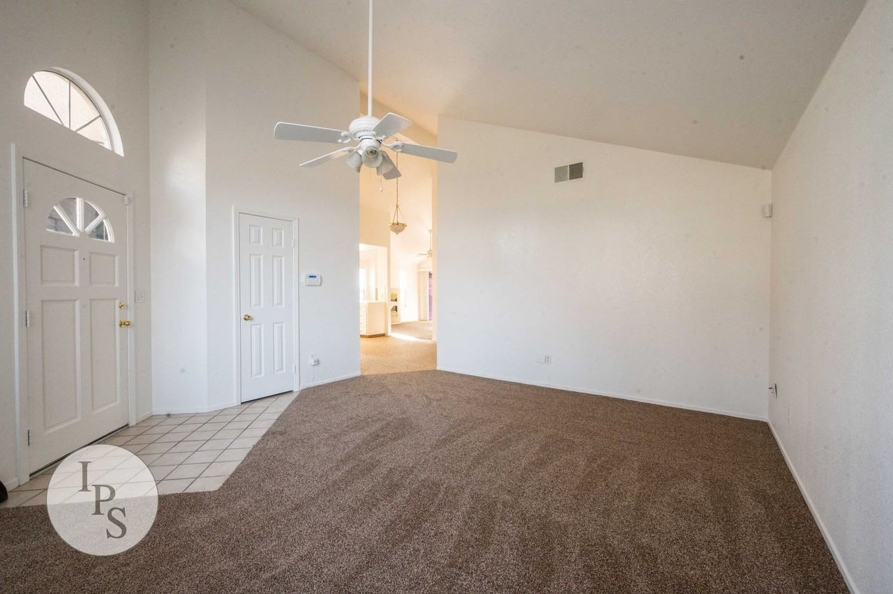 6691 N Constance Ave - Photo 4 of 25