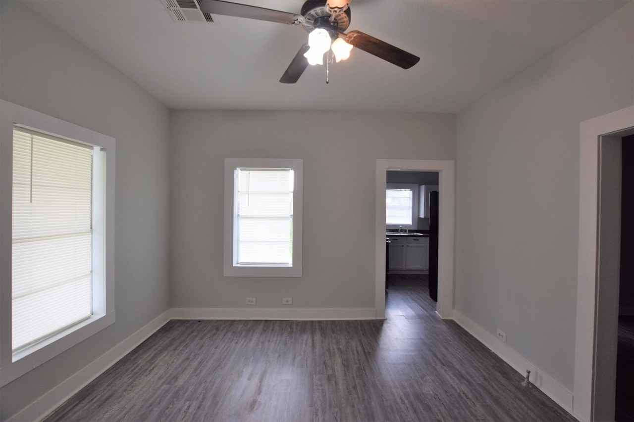 408 S Knapp St #B - Photo 2 of 8