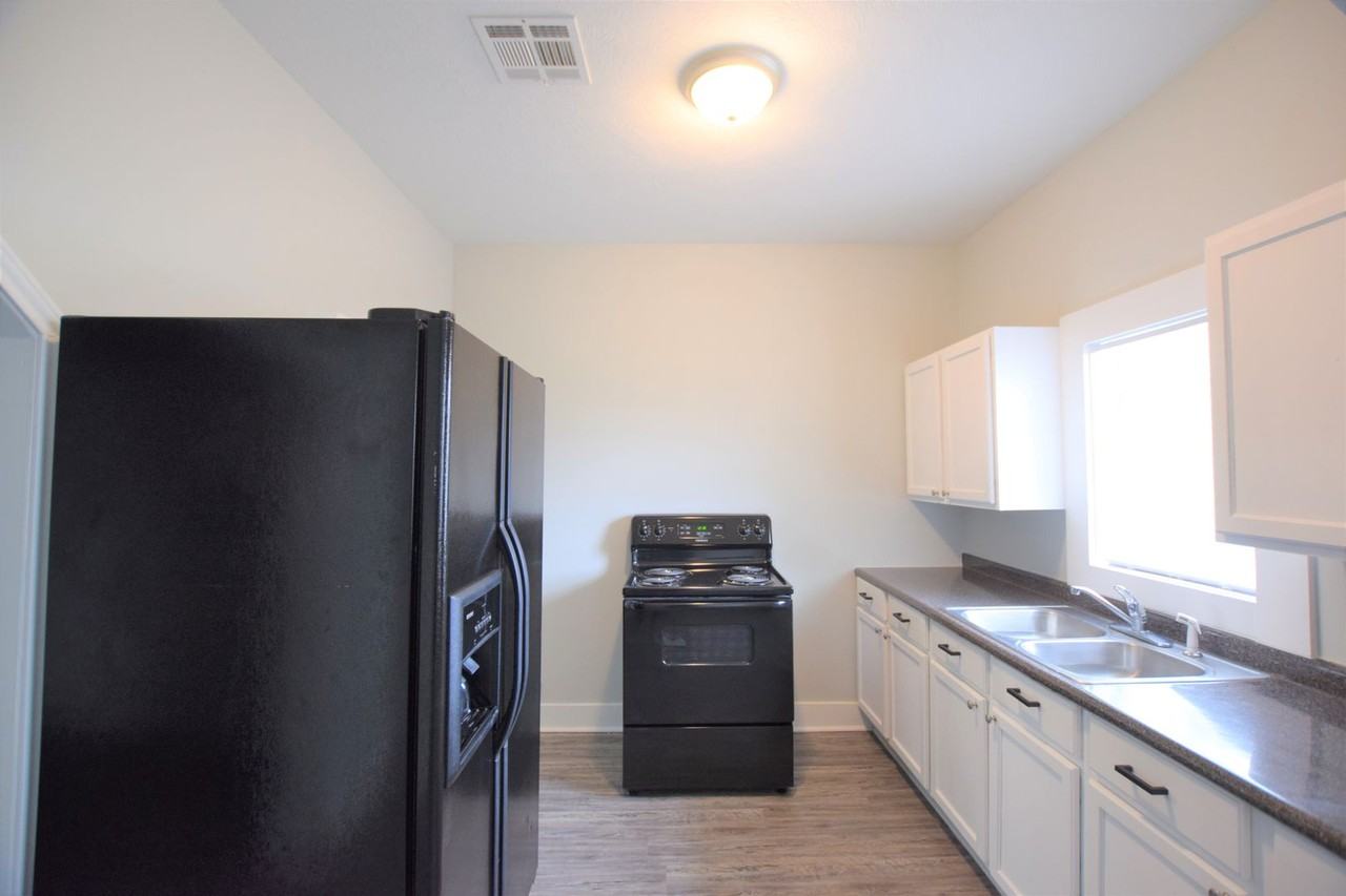 408 S Knapp St #B - Photo 3 of 8