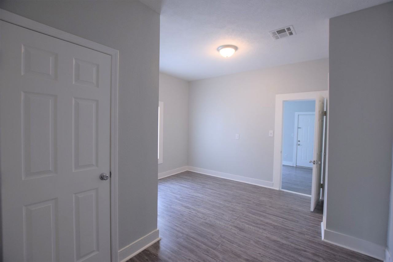 408 S Knapp St #B - Photo 5 of 8