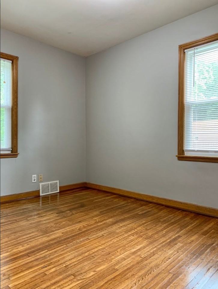 3815 Xenia Ave N - Photo 5 of 10