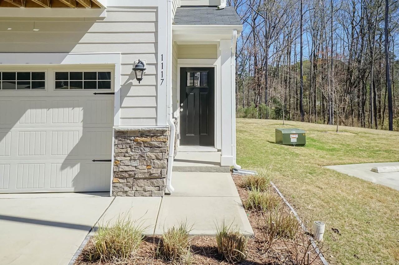 1117 Finch Ct - Photo 2 of 37