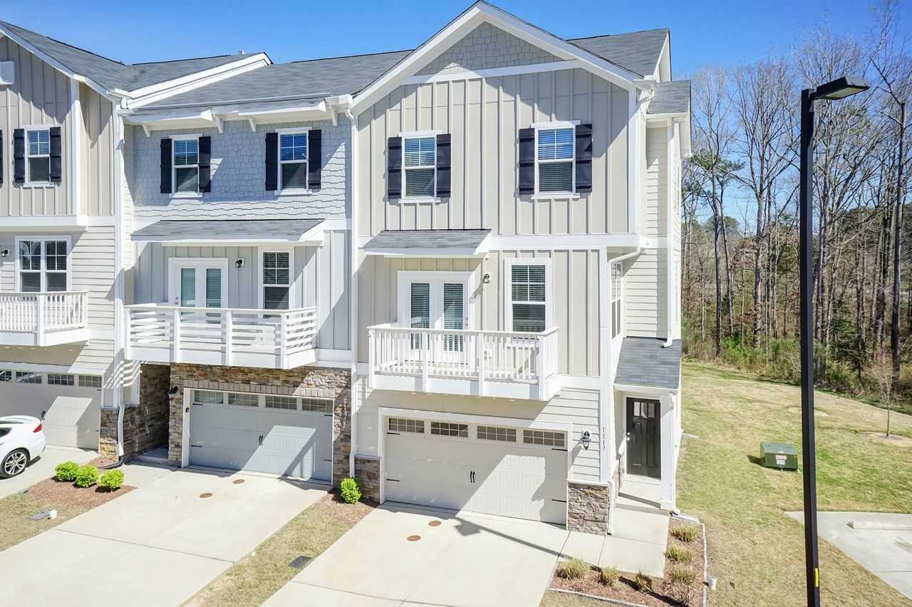 1117 Finch Ct - Photo 3 of 37