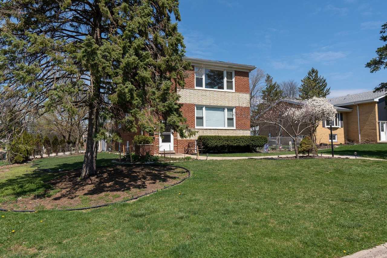 16W780 57th St - Photo 2 of 3