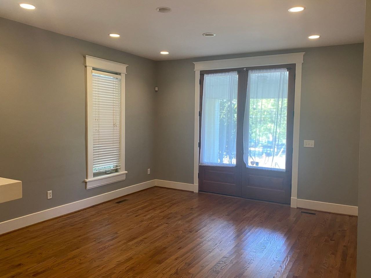 3107 Vanderbilt Pl - Photo 3 of 26