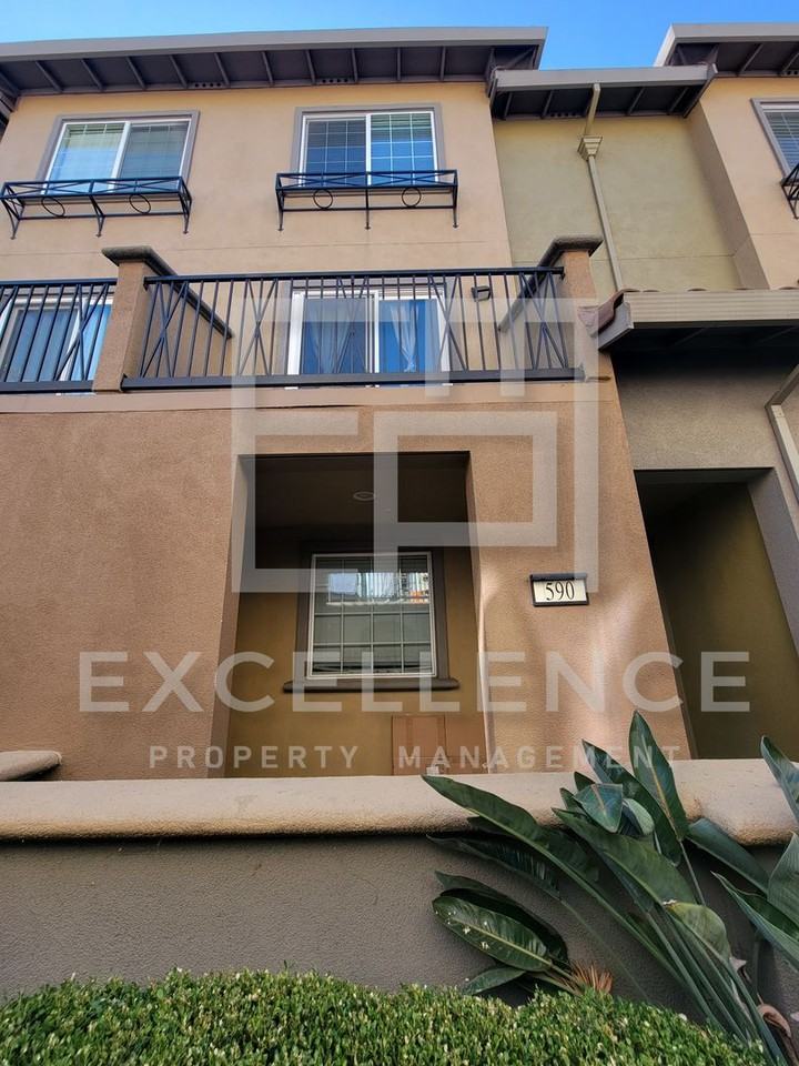 590 Almaden Walk Loop