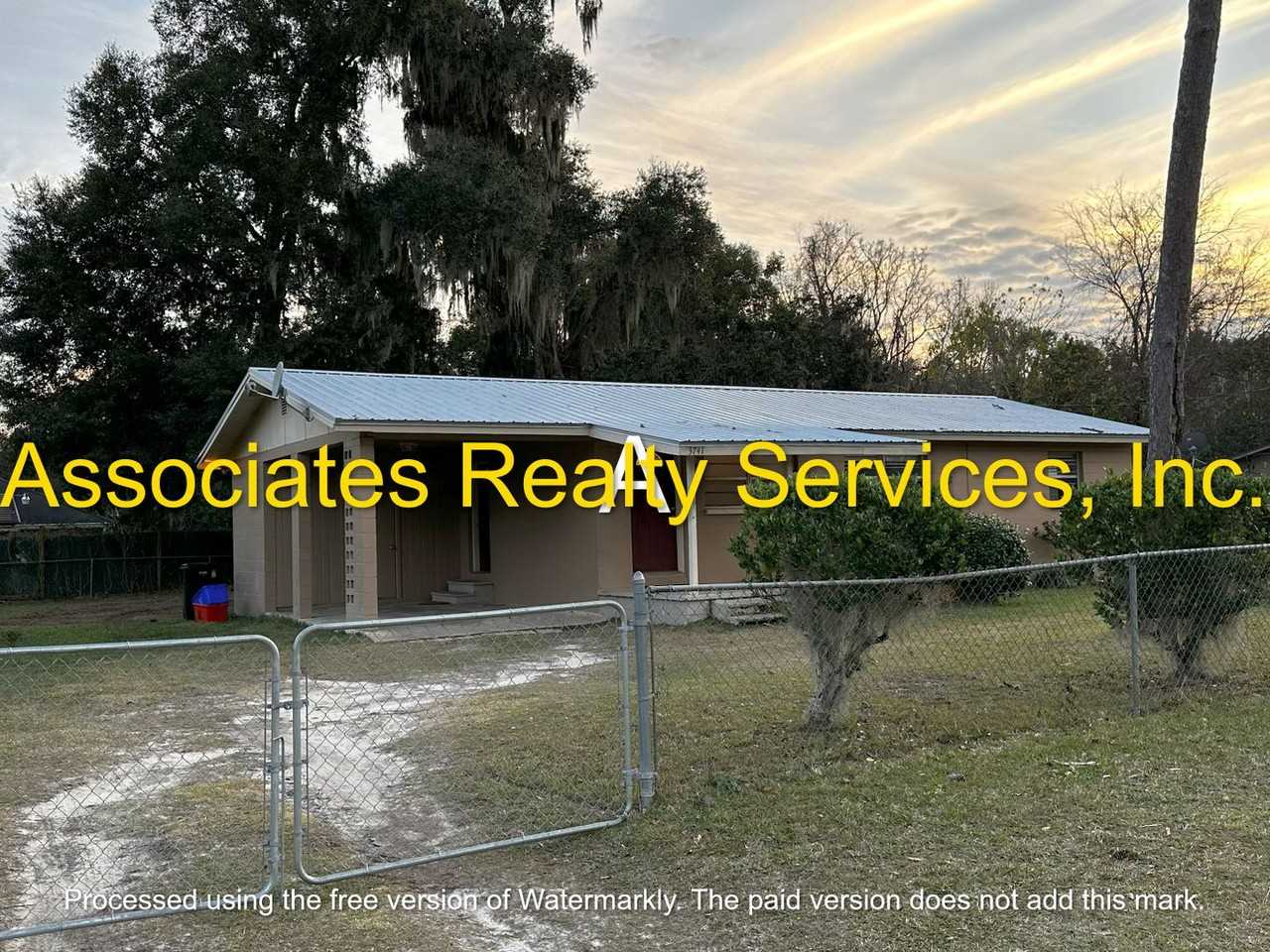 3741 Se 18th Ave - Photo 4 of 12