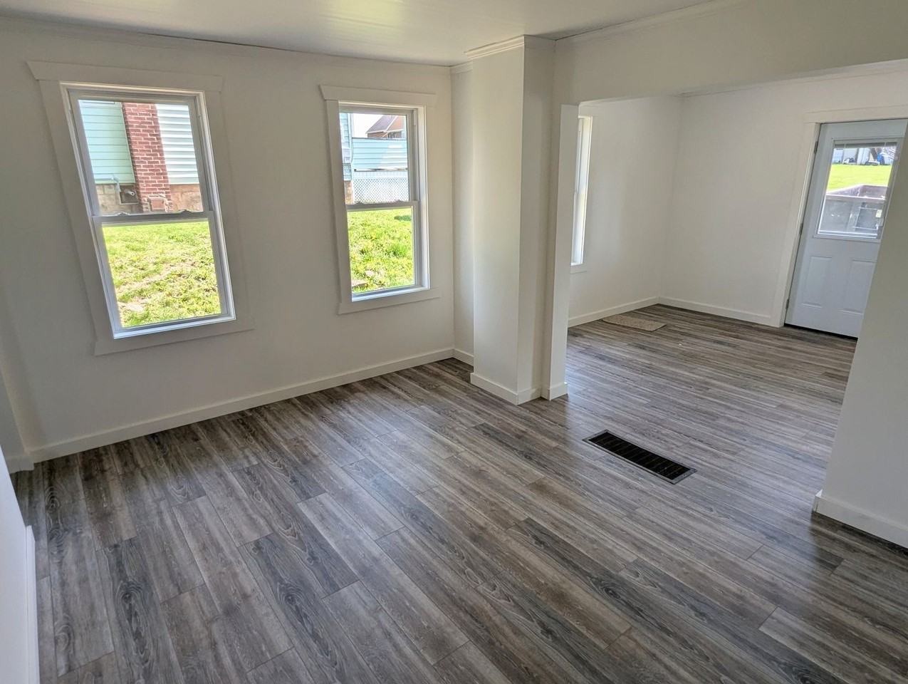 56 Penn St - Photo 6 of 19