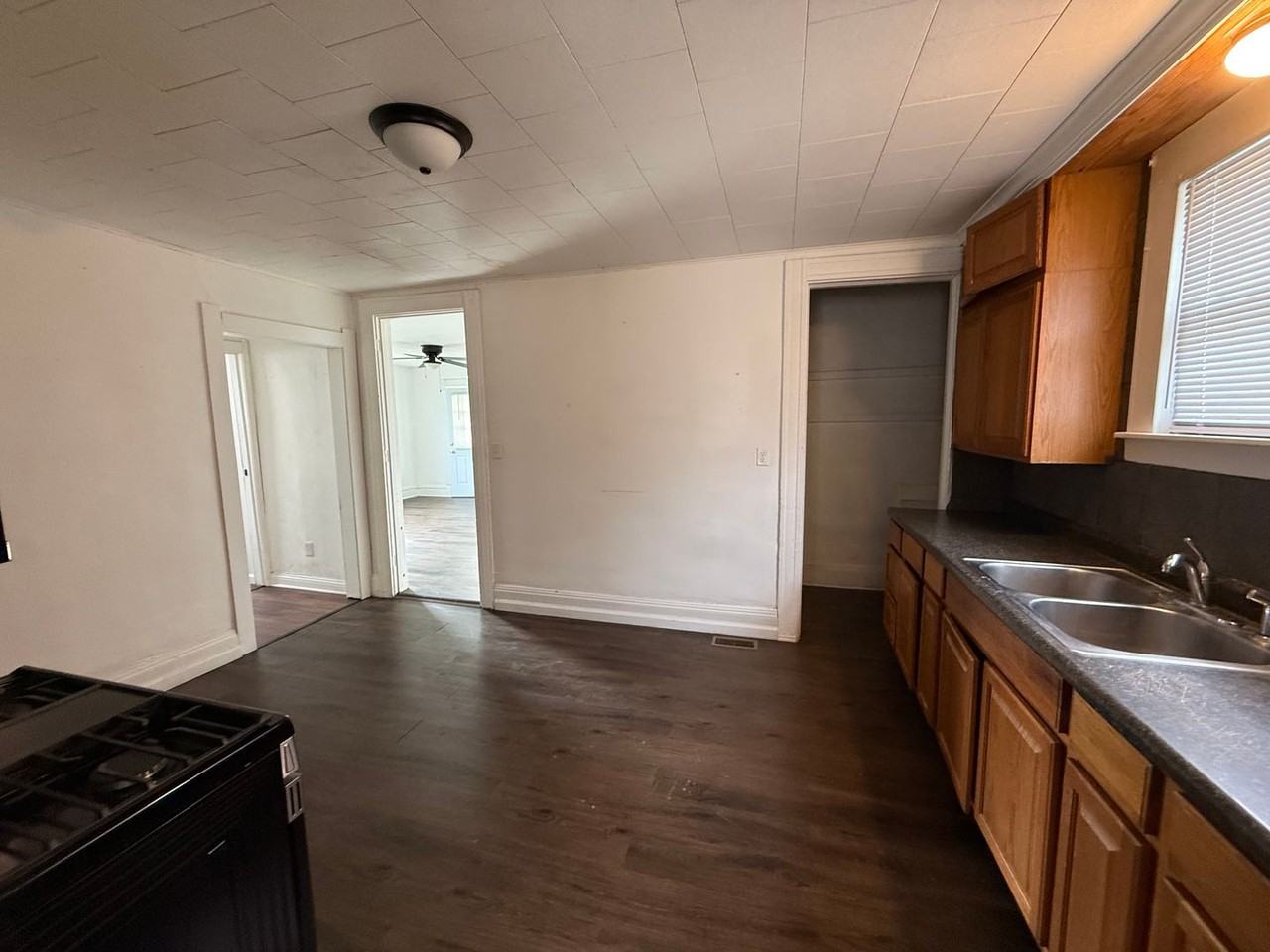 1636 S B St - Photo 6 of 17