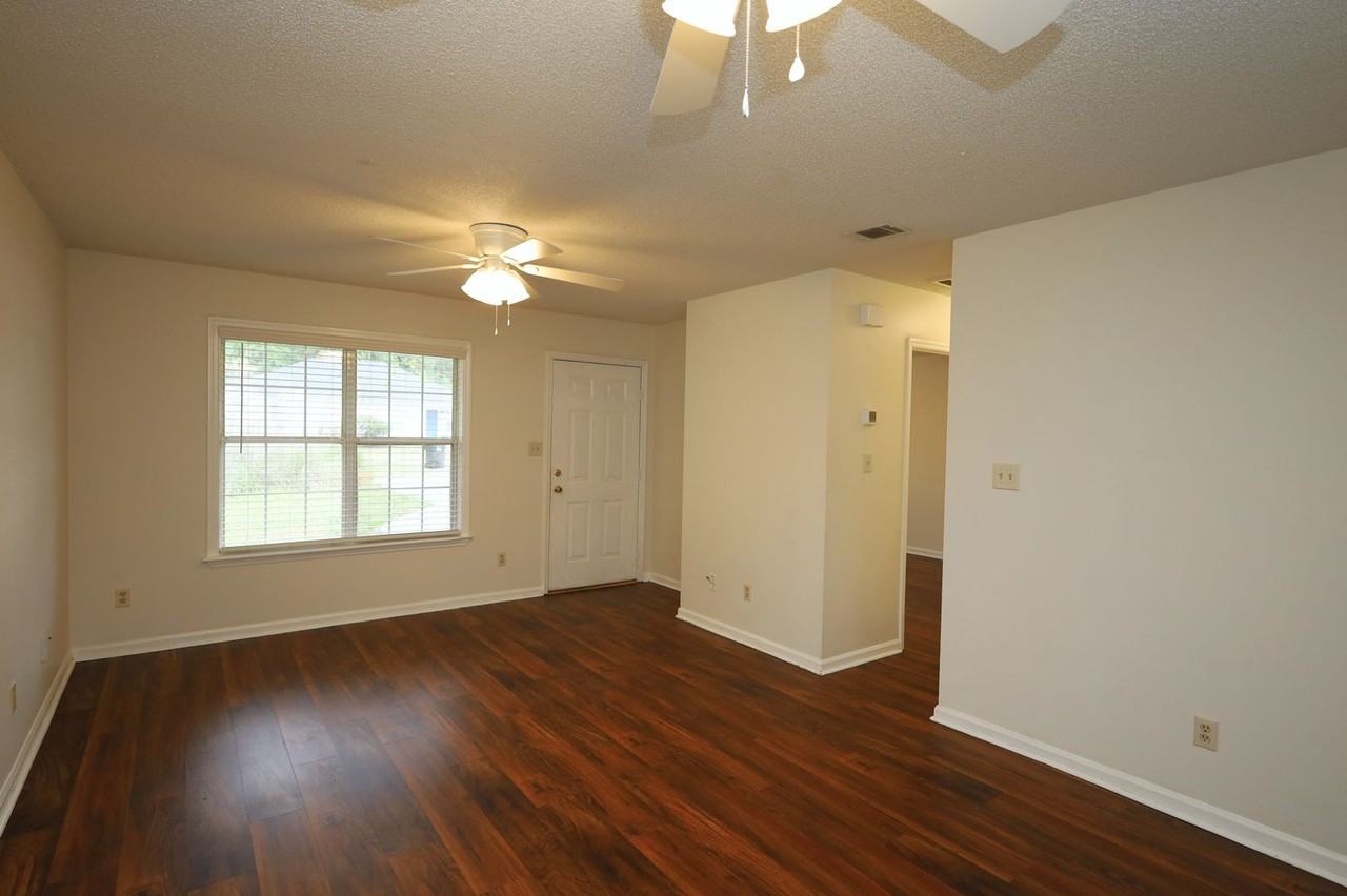 6127 Vinnie Dr Apt B - Photo 2 of 9