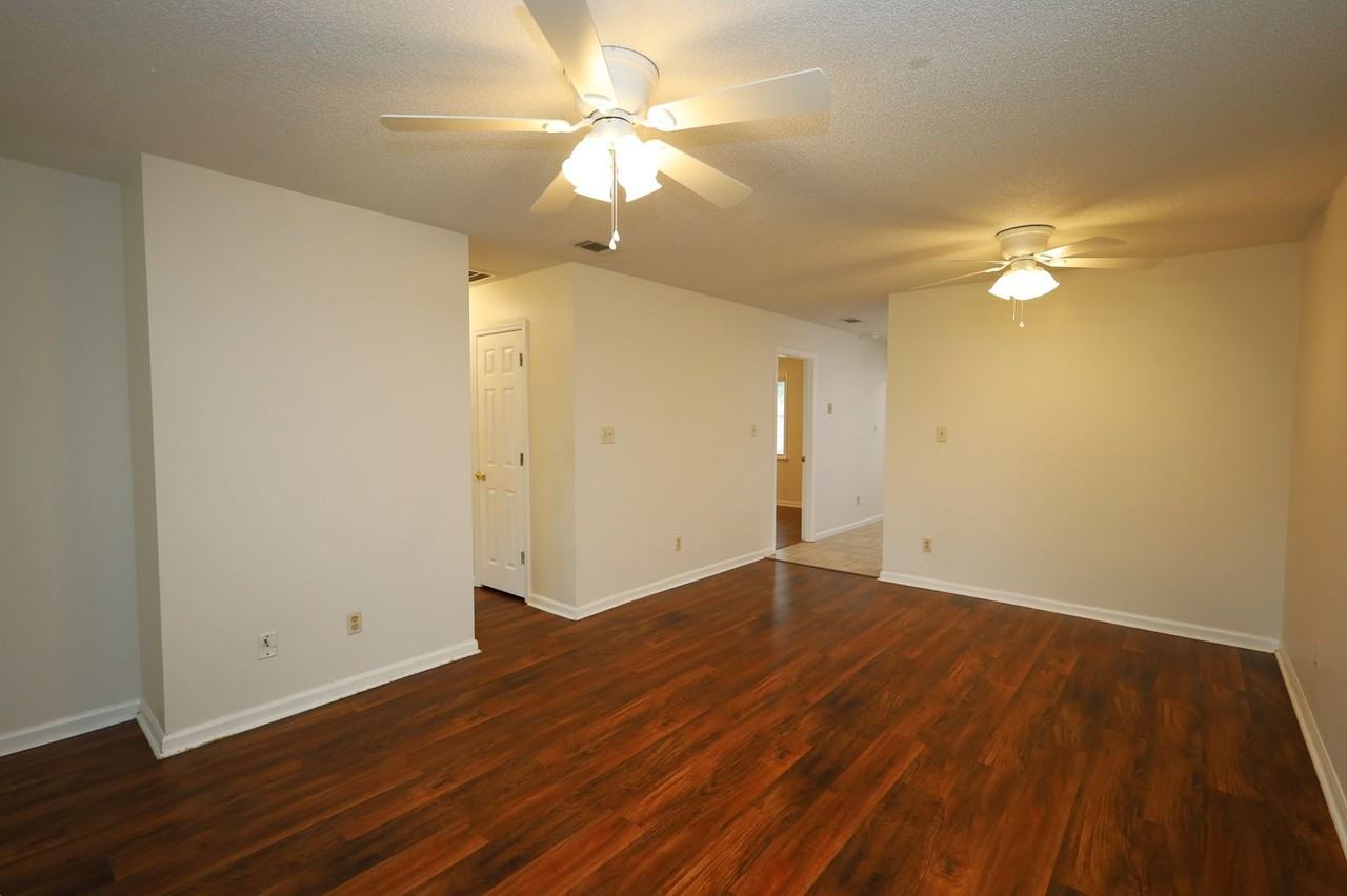 6127 Vinnie Dr Apt B - Photo 3 of 9