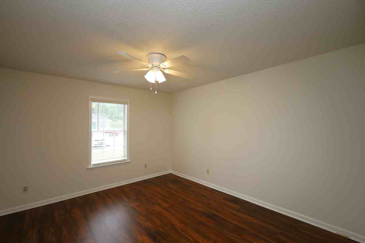 6127 Vinnie Dr Apt B - Photo 5 of 9