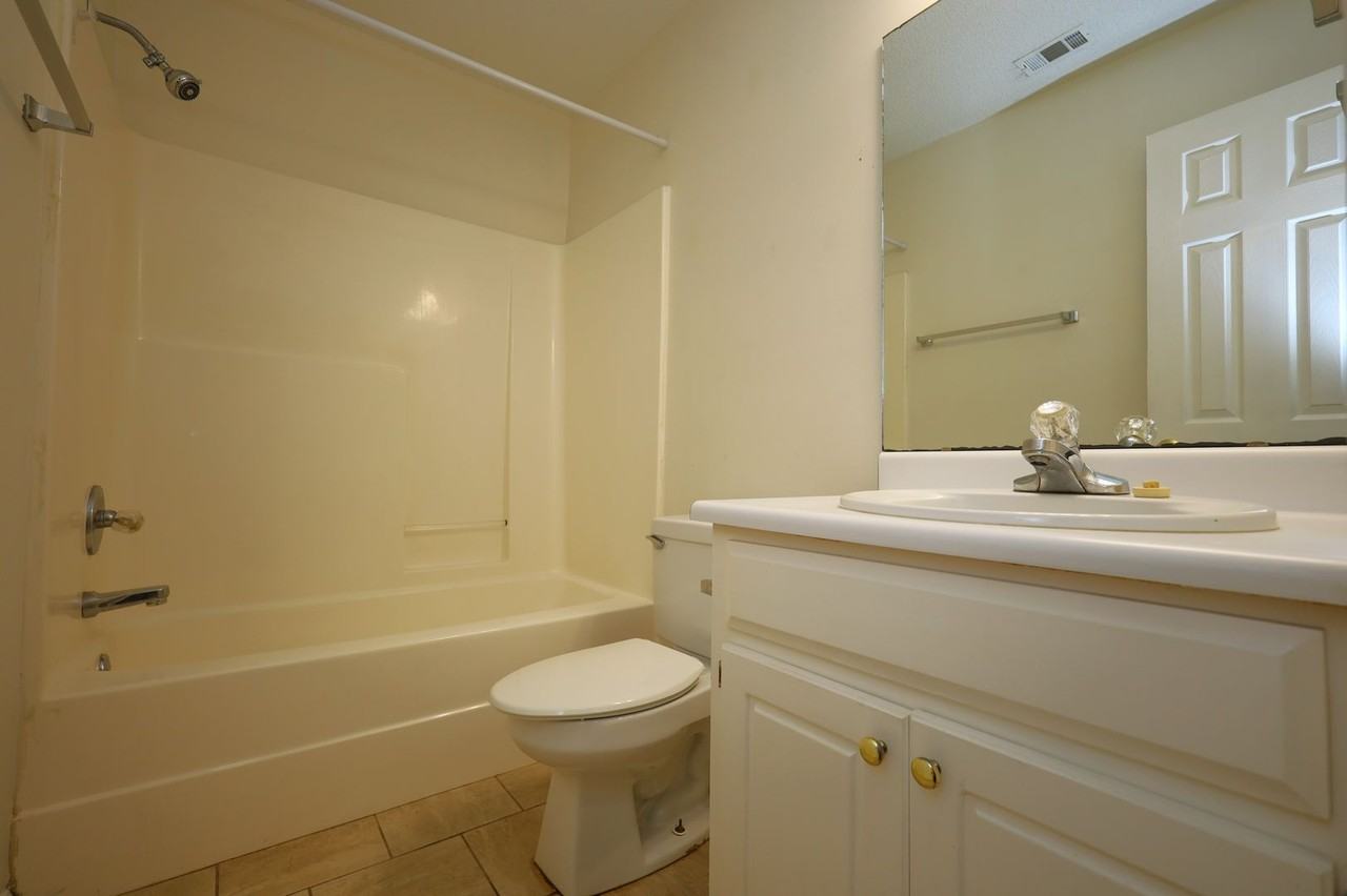 6127 Vinnie Dr Apt B - Photo 6 of 9