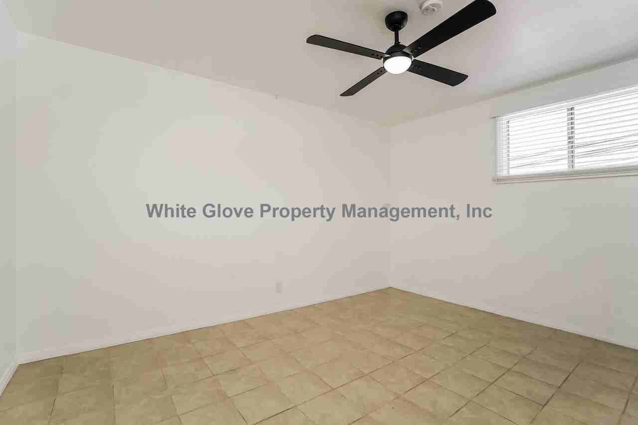 717 Saint Louis Ave - Photo 5 of 10