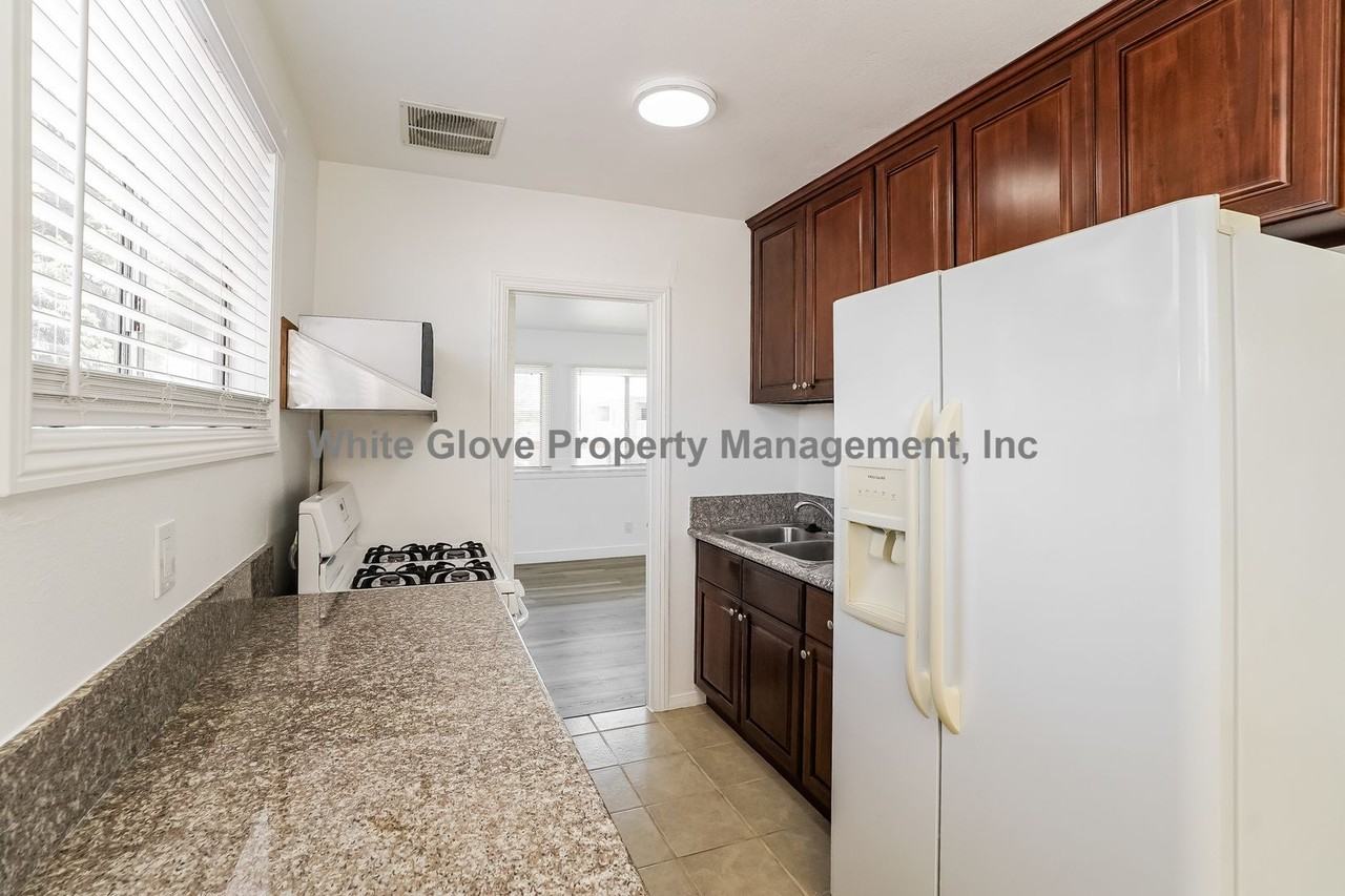 717 Saint Louis Ave - Photo 6 of 10