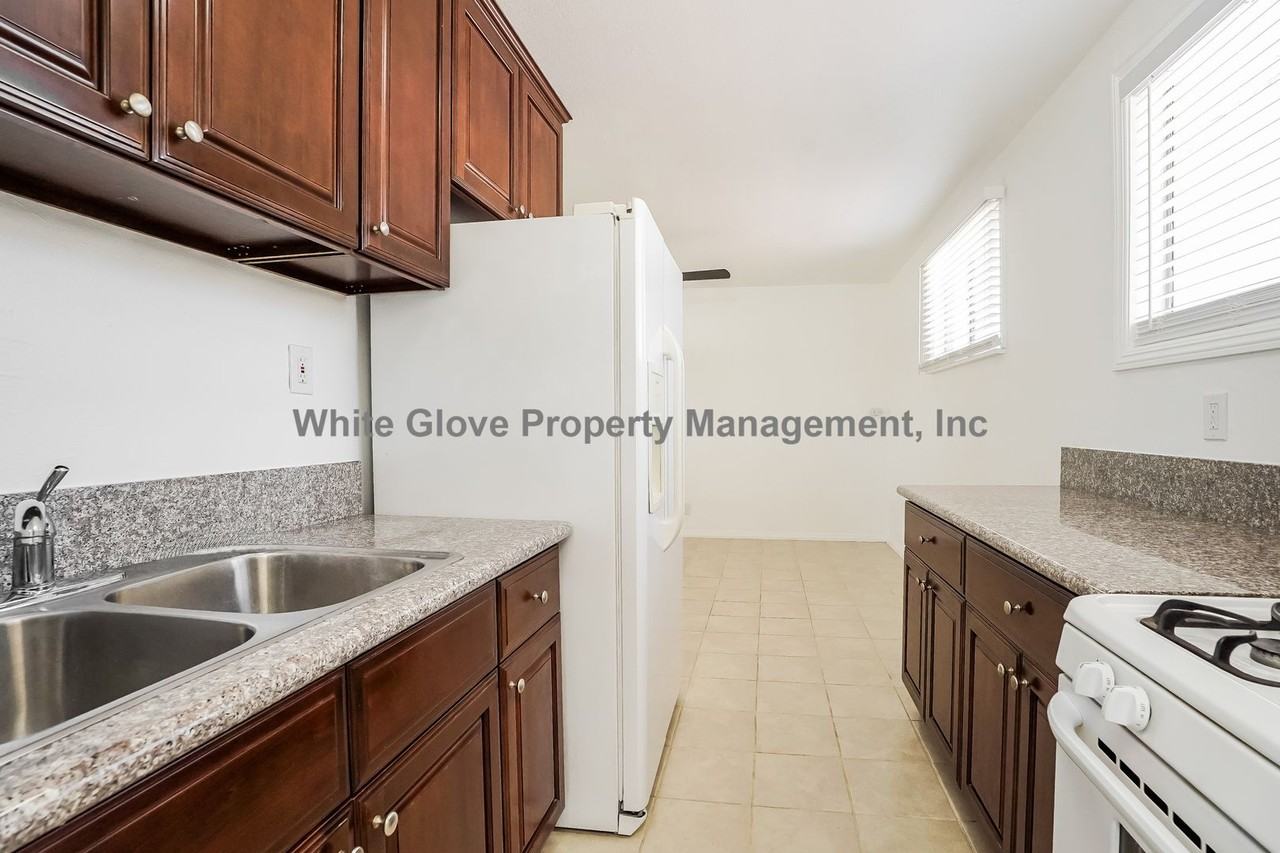 717 Saint Louis Ave - Photo 7 of 10