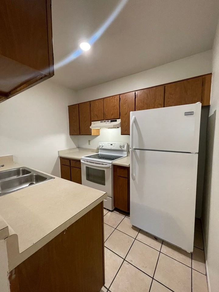 8080 E Speedway Blvd #304 - Photo 6 of 11