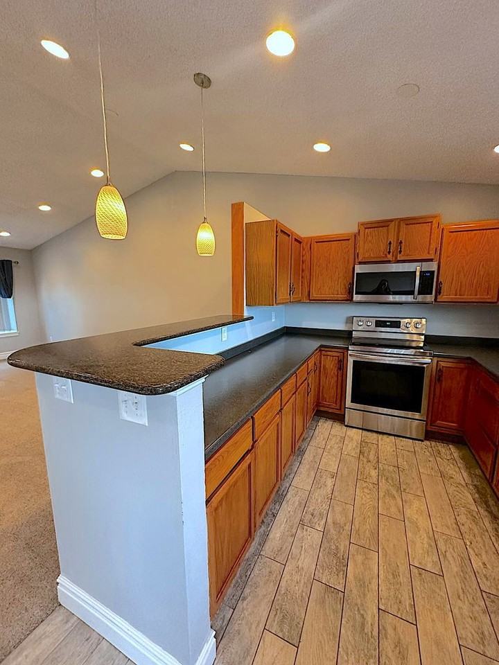 6430 Amethyst Ct - Photo 3 of 21