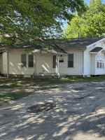 featured image of 102 W Washington St