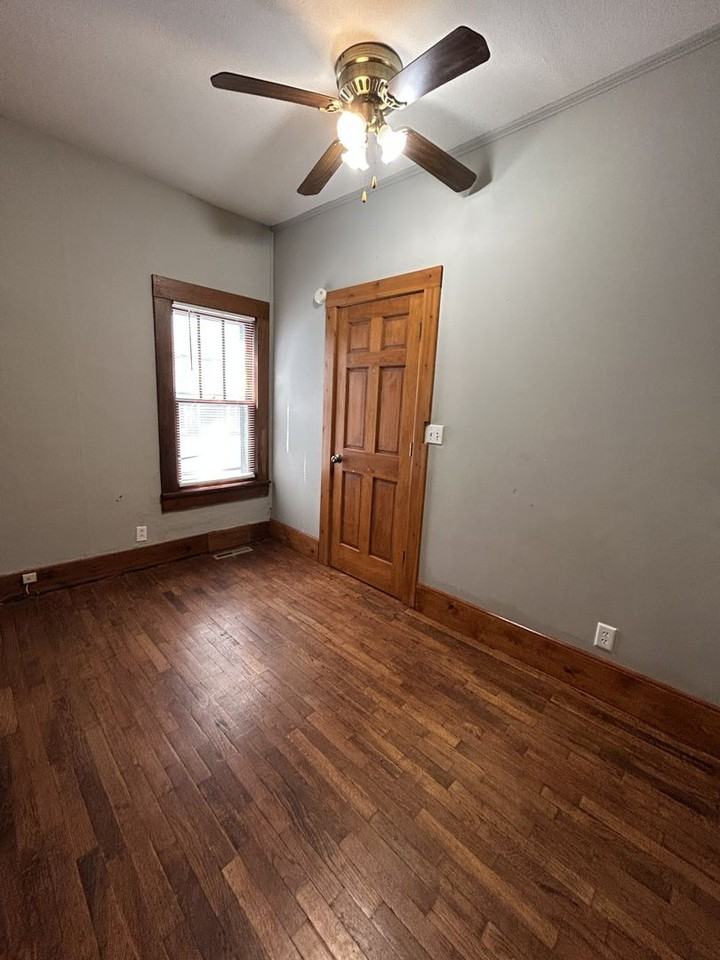 102 W Washington St - Photo 6 of 11