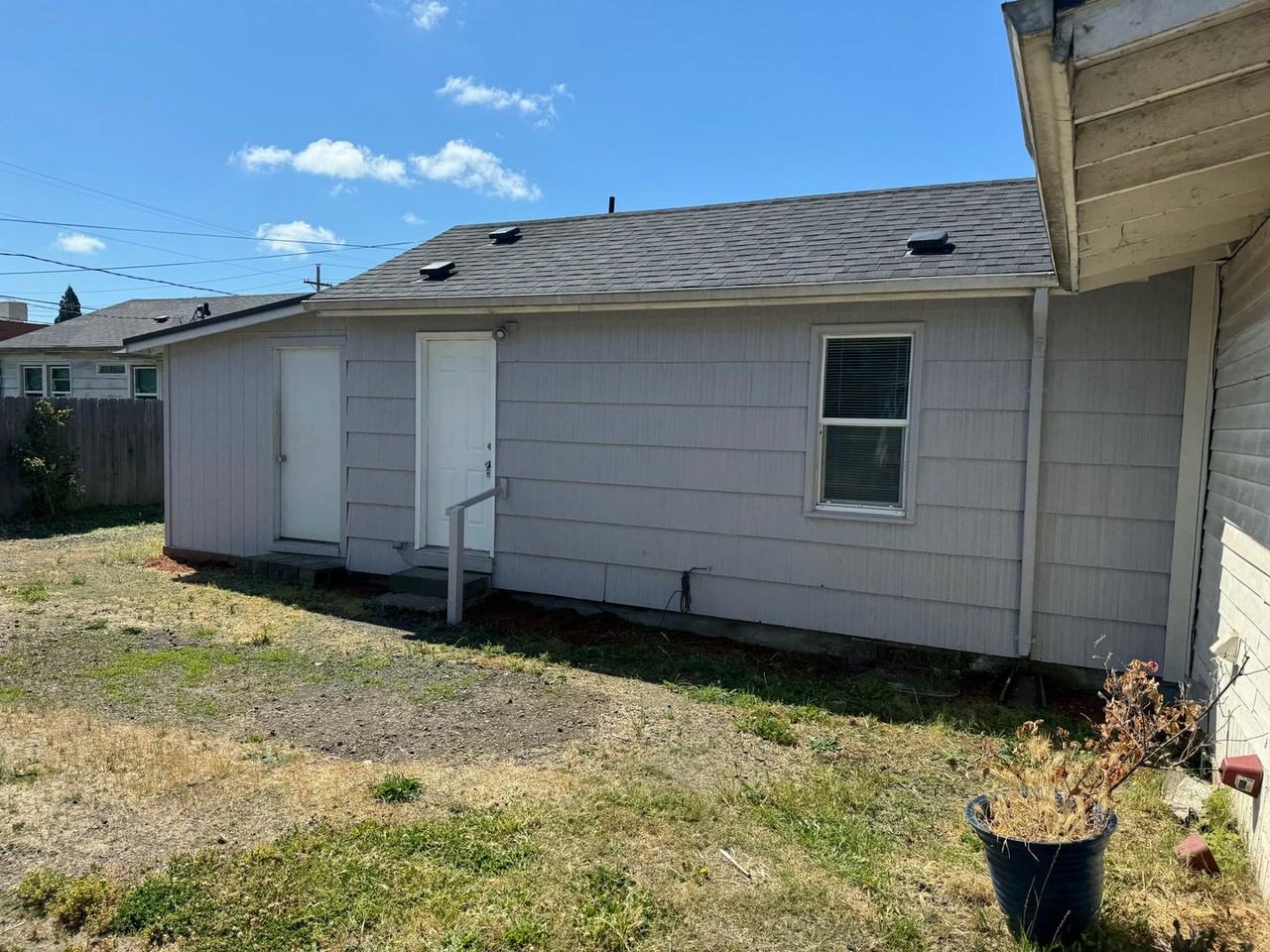 47 1/2 Monroe St - Photo 2 of 19