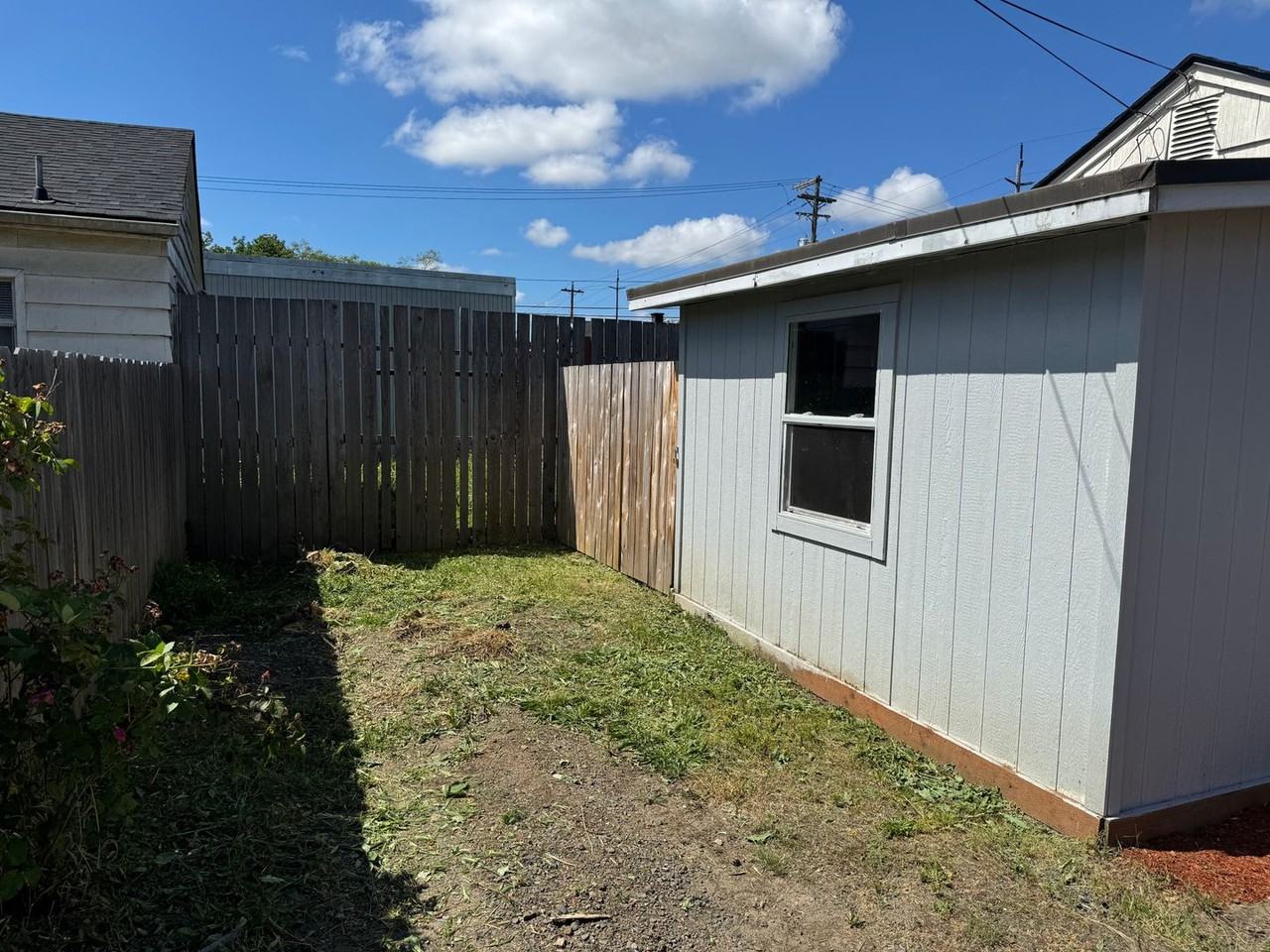 47 1/2 Monroe St - Photo 3 of 19