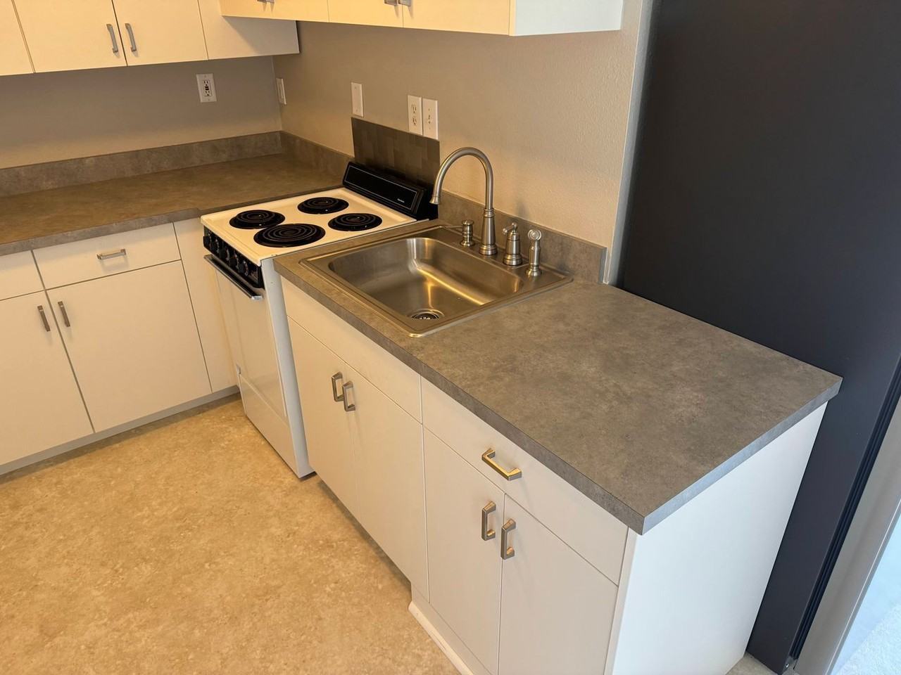 47 1/2 Monroe St - Photo 5 of 19