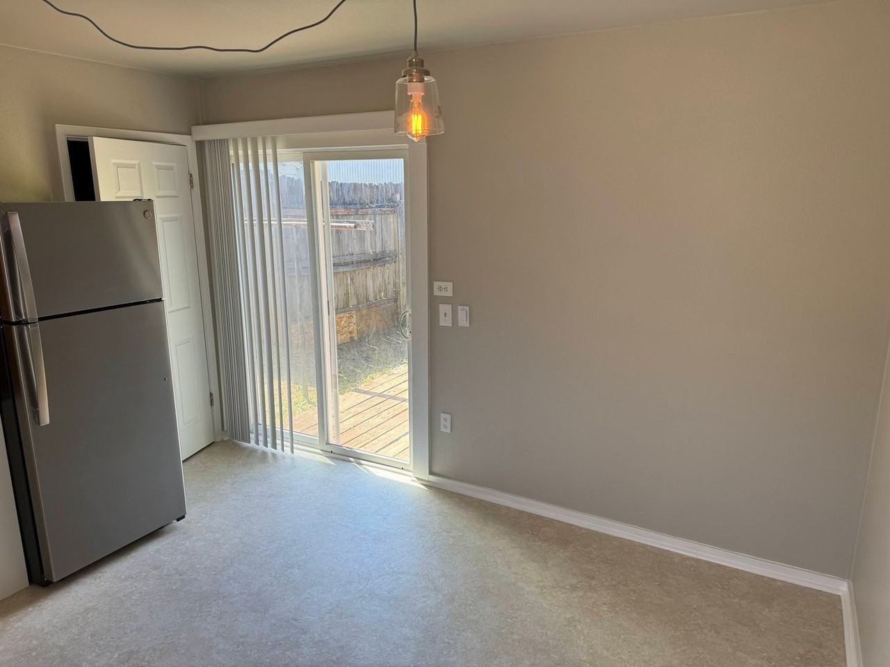 47 1/2 Monroe St - Photo 7 of 19