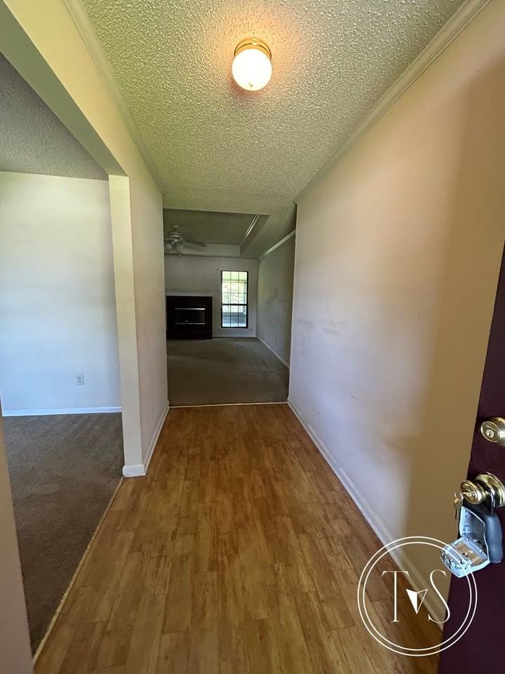 109 Larkin Ct - Photo 2 of 16