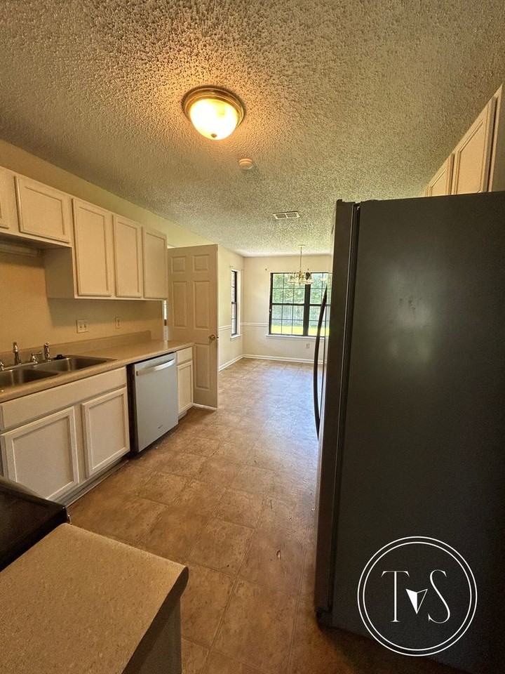 109 Larkin Ct - Photo 4 of 16