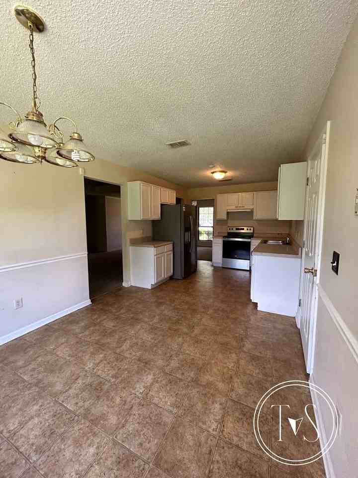 109 Larkin Ct - Photo 5 of 16