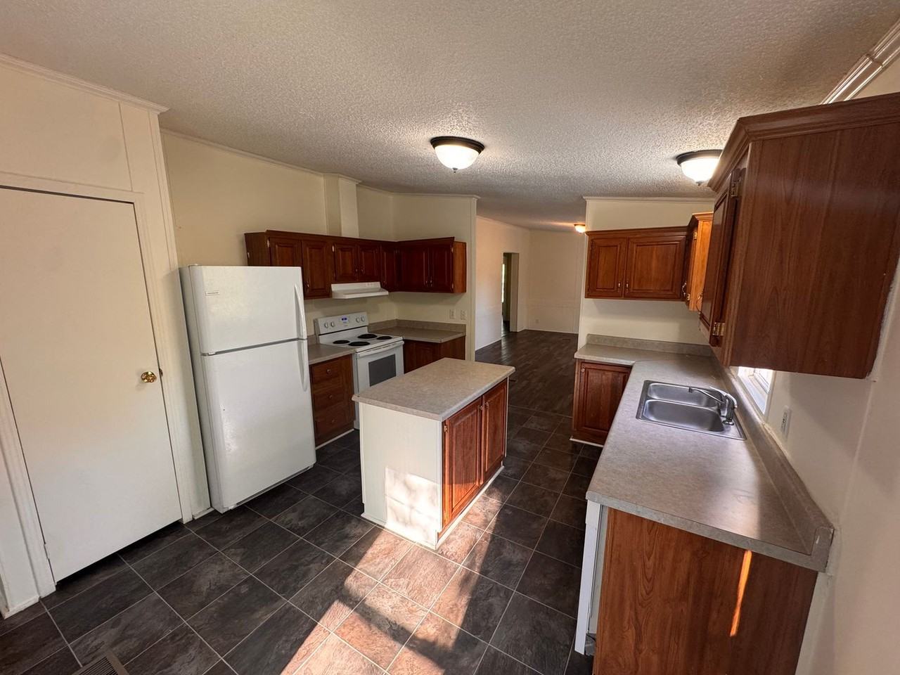 190 Fenton Rd - Photo 3 of 7