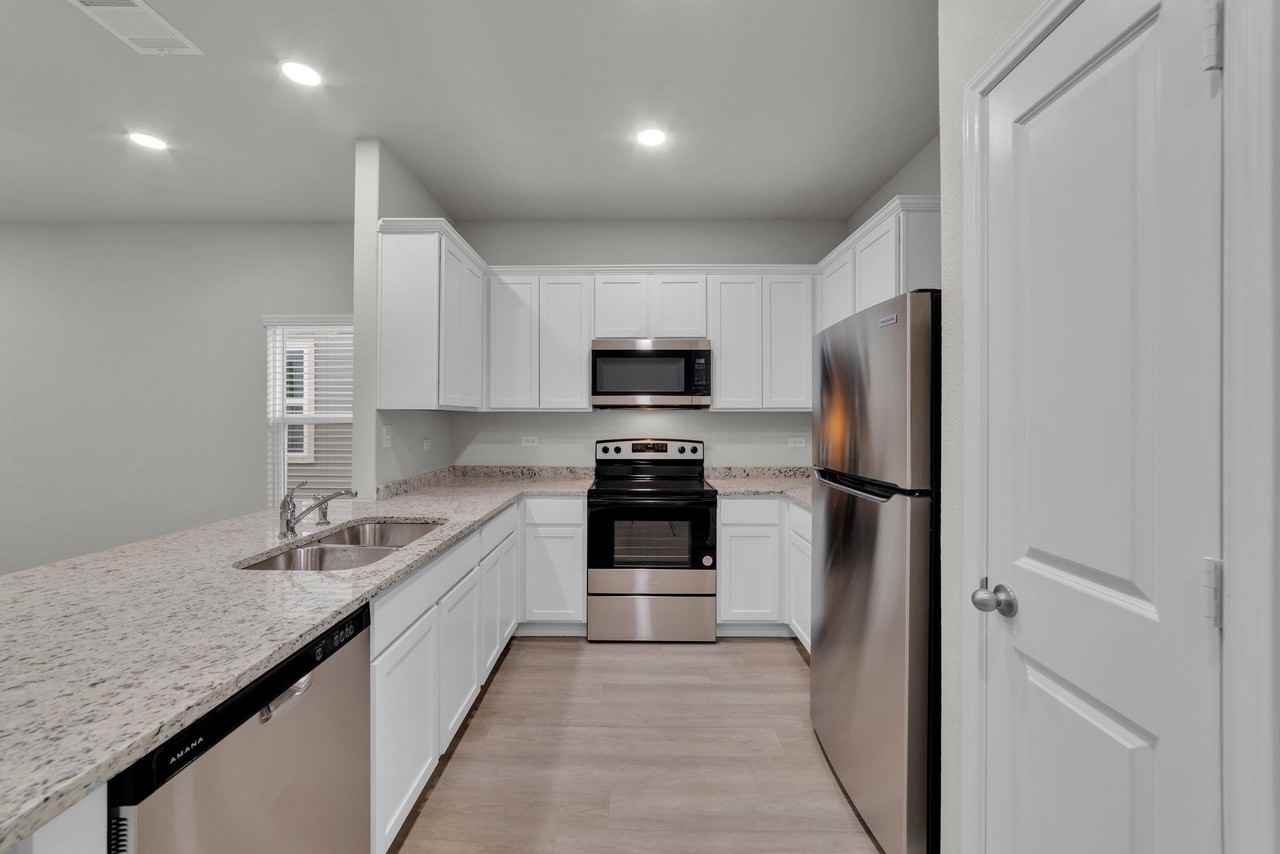 7356 Misty Ridge Bld 15 - Photo 2 of 5