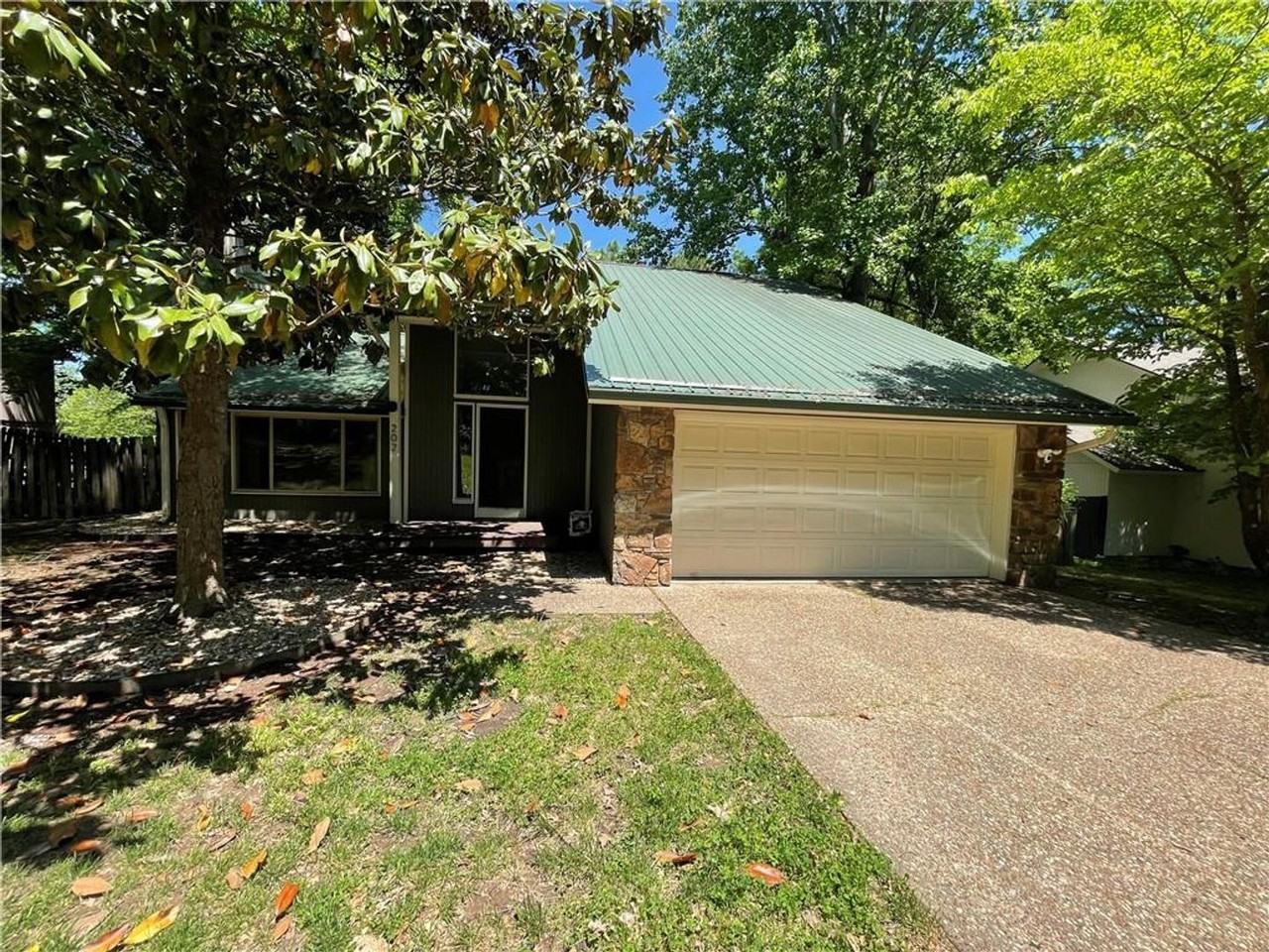 202 Lake Rd - Photo 2 of 24