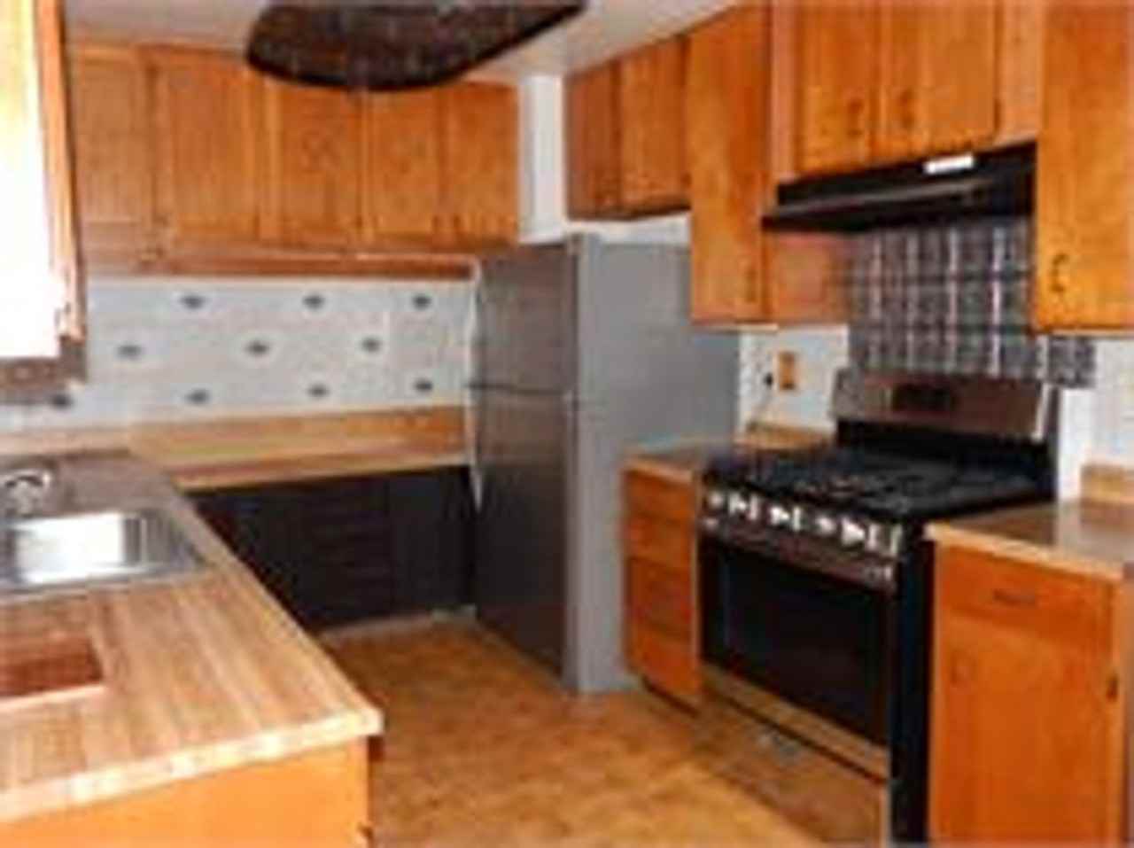 21511 American River Dr - Photo 3 of 10