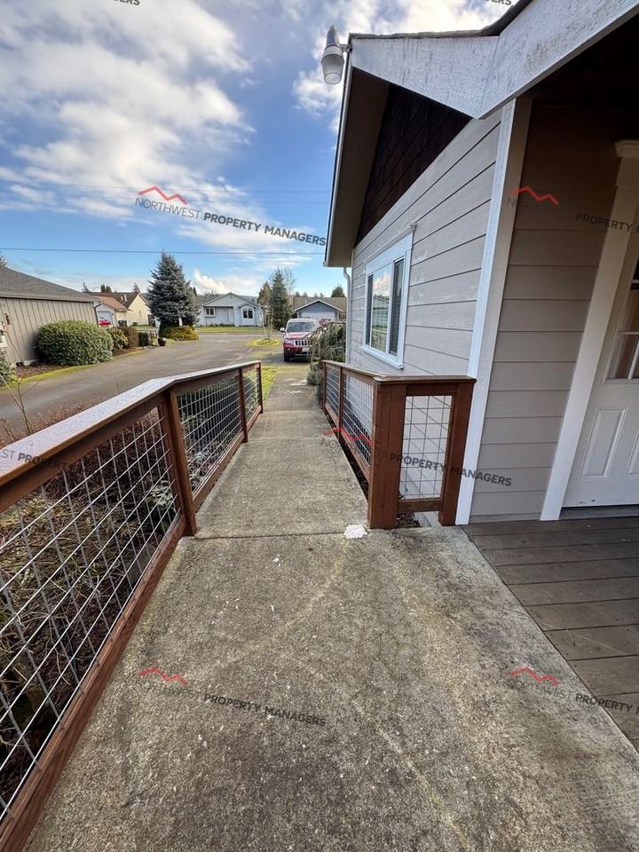 1815 Hillview Rd - Photo 3 of 27