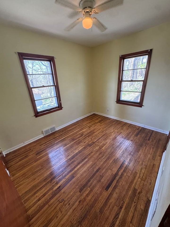 504 N 8th St - Photo 3 of 7