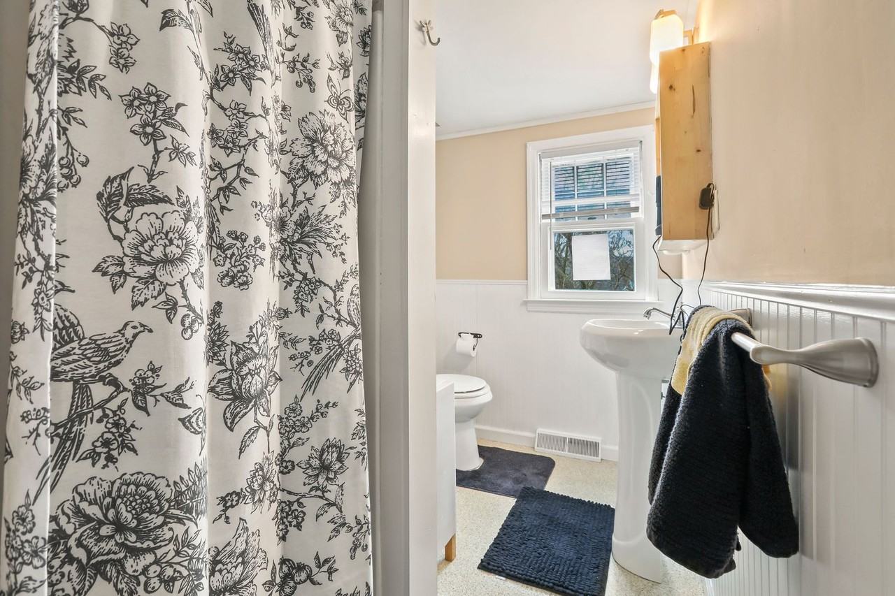 4 Thurston Ave - Photo 6 of 23