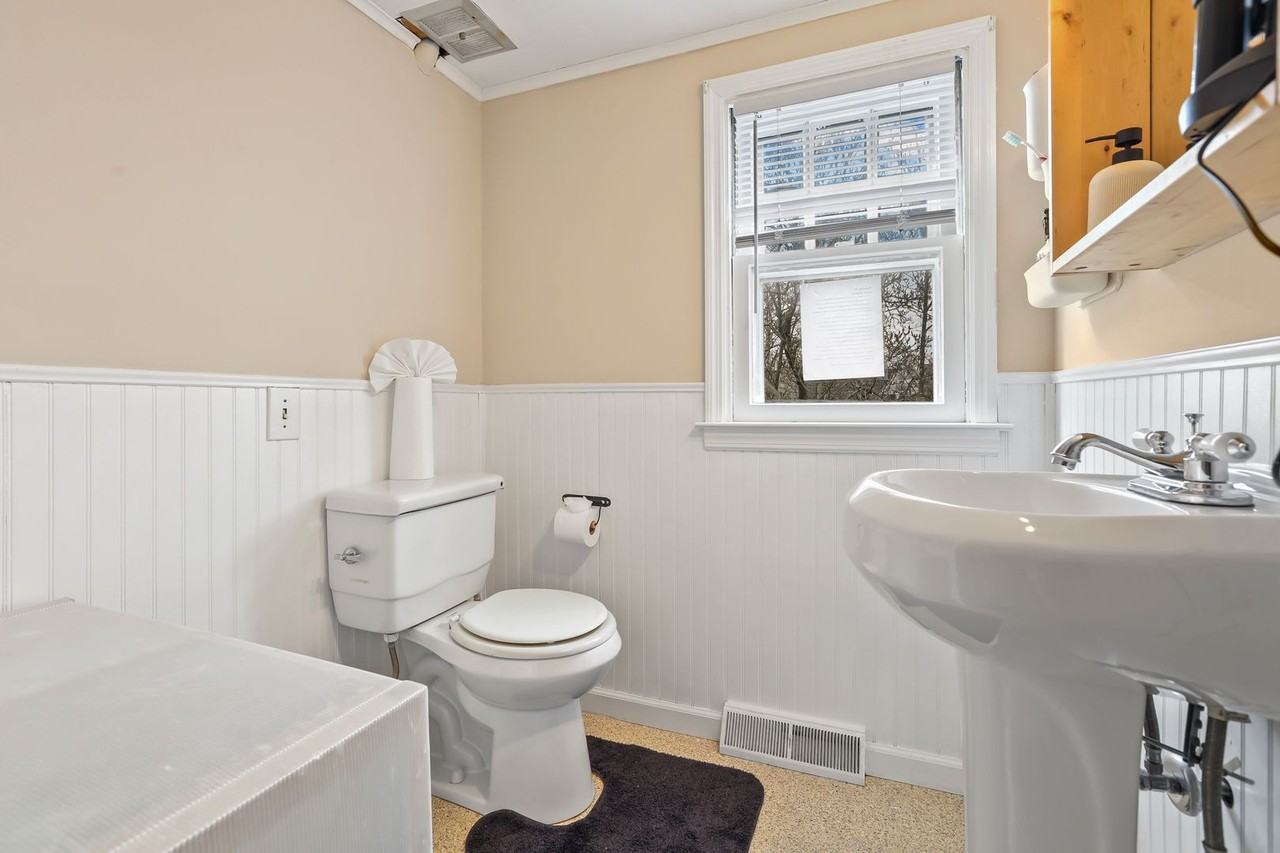 4 Thurston Ave - Photo 7 of 23