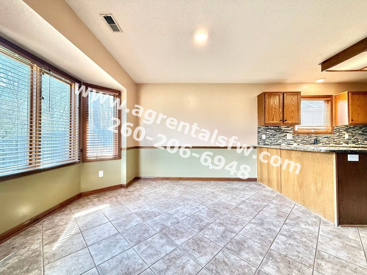 823 Woodland Springs Pl - Photo 4 of 19