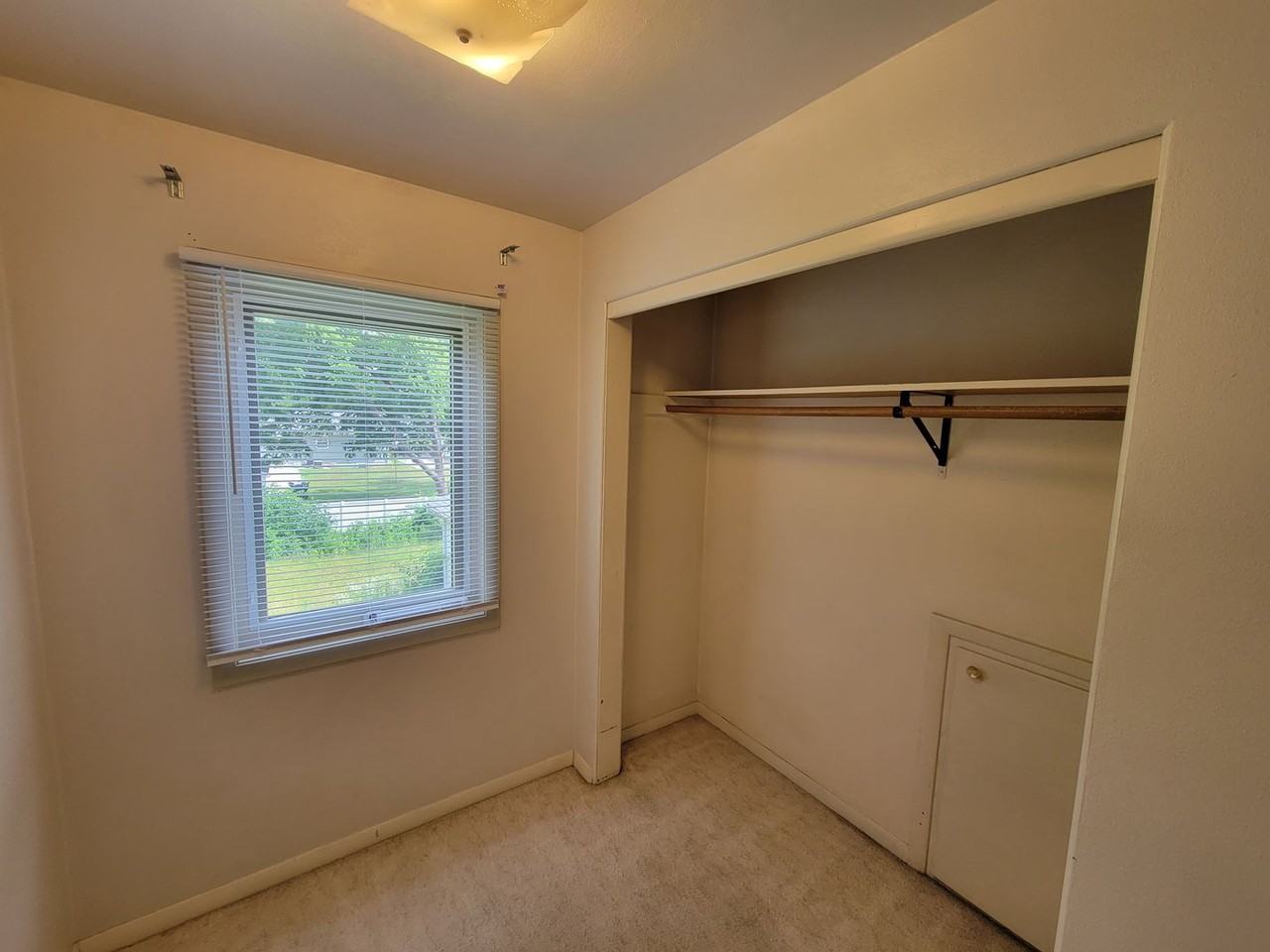 807 W 29th St - Photo 4 of 29