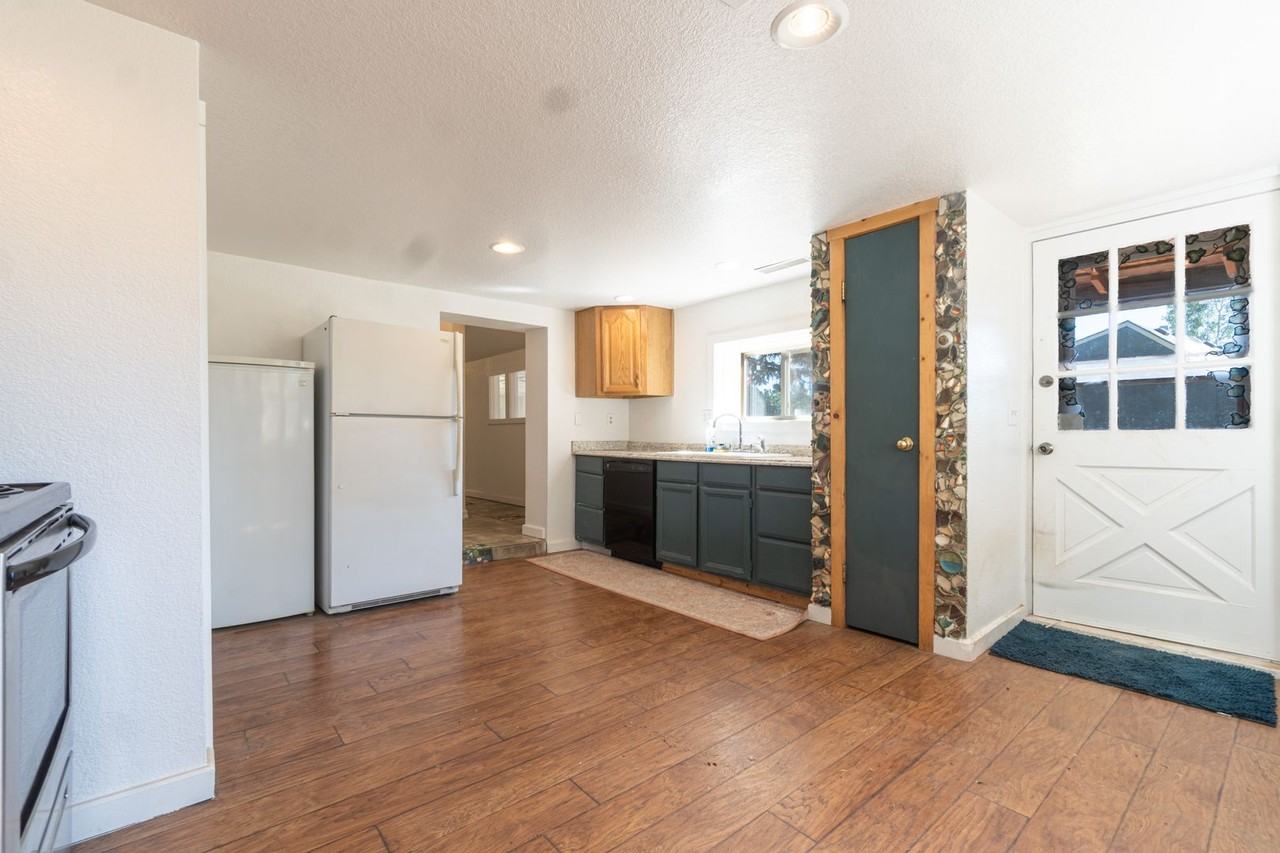 1021 W South Ave - Photo 6 of 22