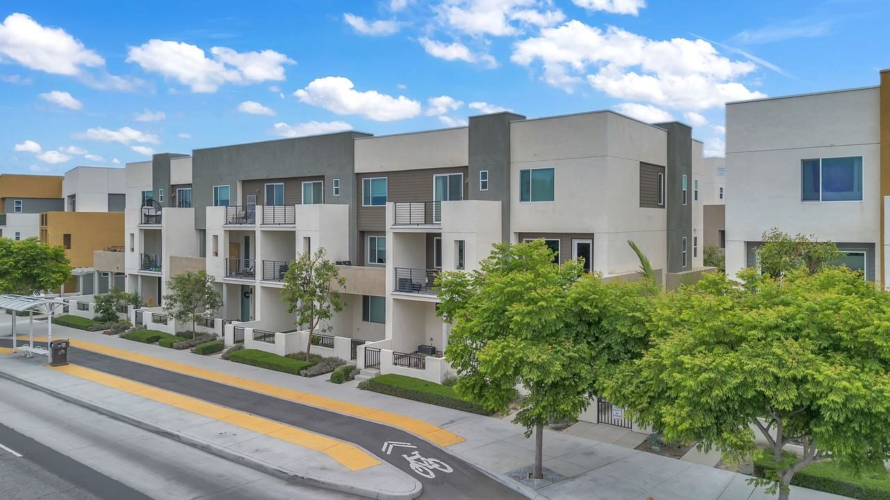 5086 Long Beach Blvd - Photo 2 of 30