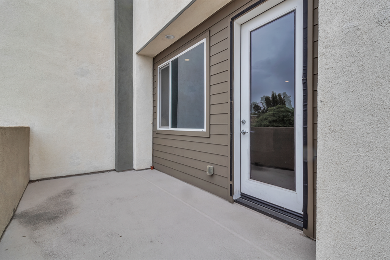 5086 Long Beach Blvd - Photo 5 of 30