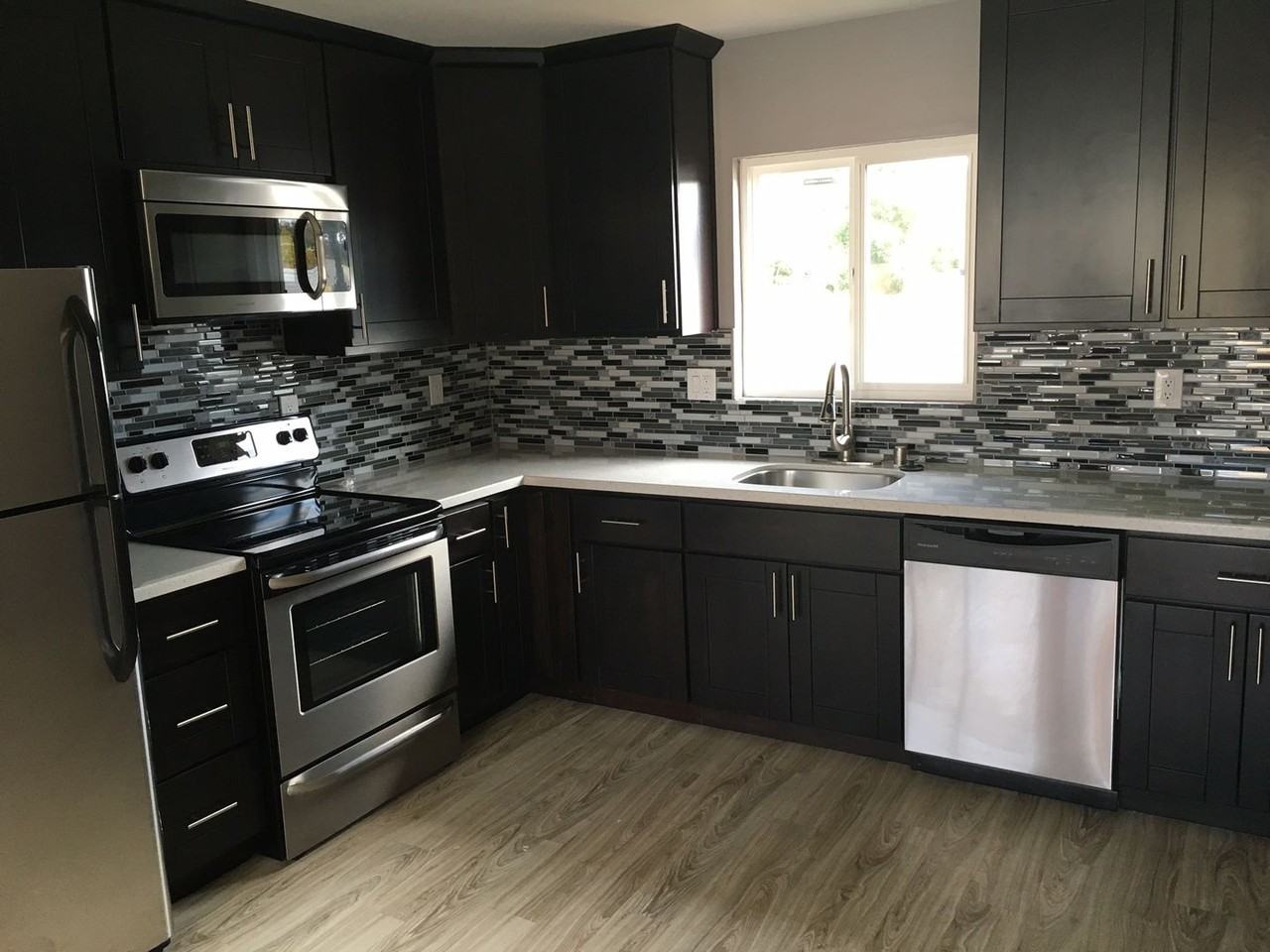 341 Angel Ave - Photo 3 of 9